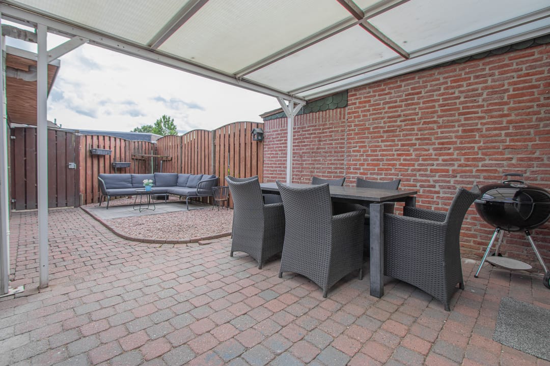 Well-Maintained Terraced Family Home with Sunny Garden in Popular Hoogvonderen — 22