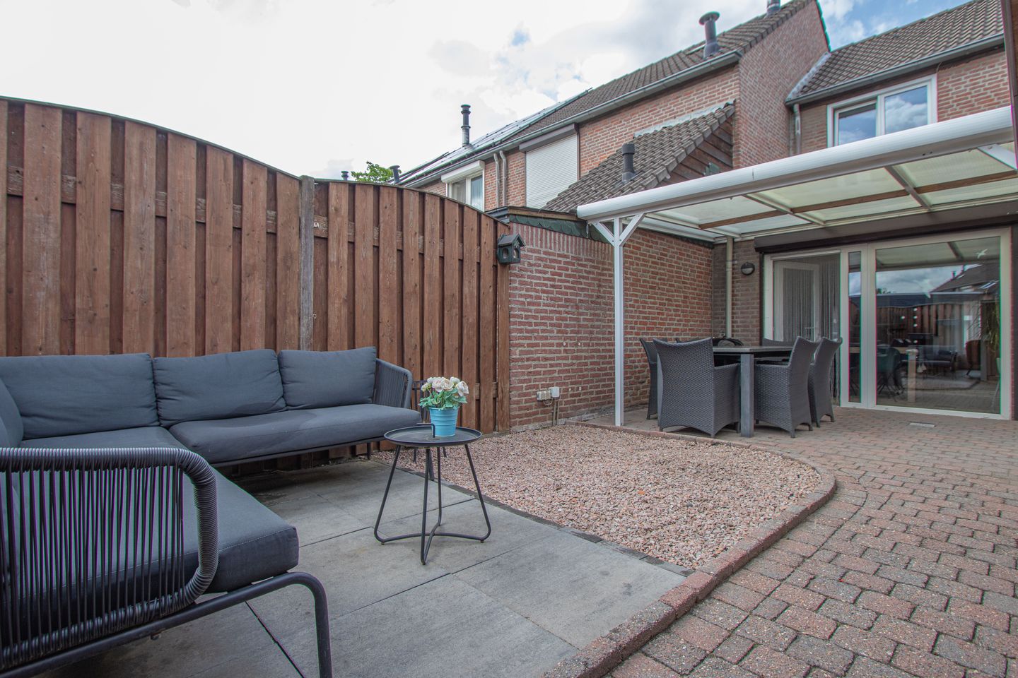 Well-Maintained Terraced Family Home with Sunny Garden in Popular Hoogvonderen — 25