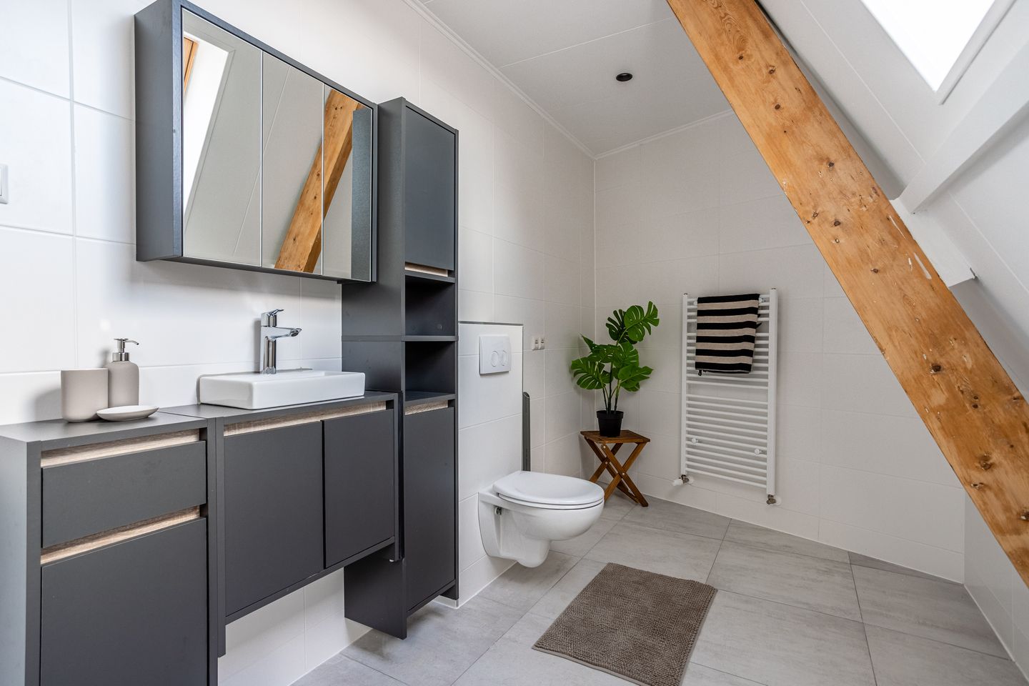 Fully Renovated Upper Apartment in Almelo City Center — 14