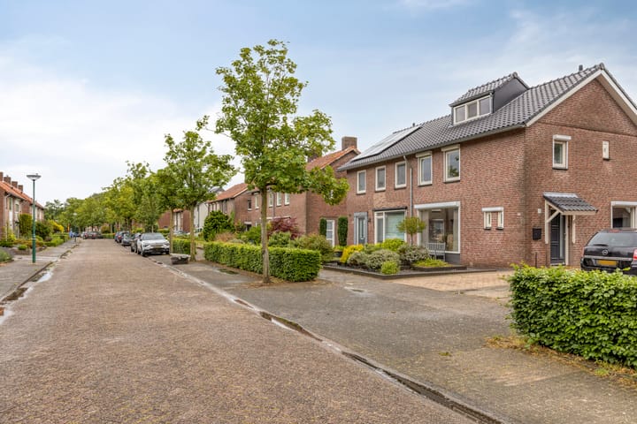 Twee-onder-één-kap te koop: Servaasstraat 37, Lieshout