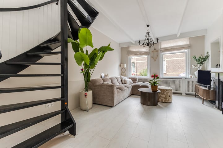 Photo 2 of Warmoesstraat 89
