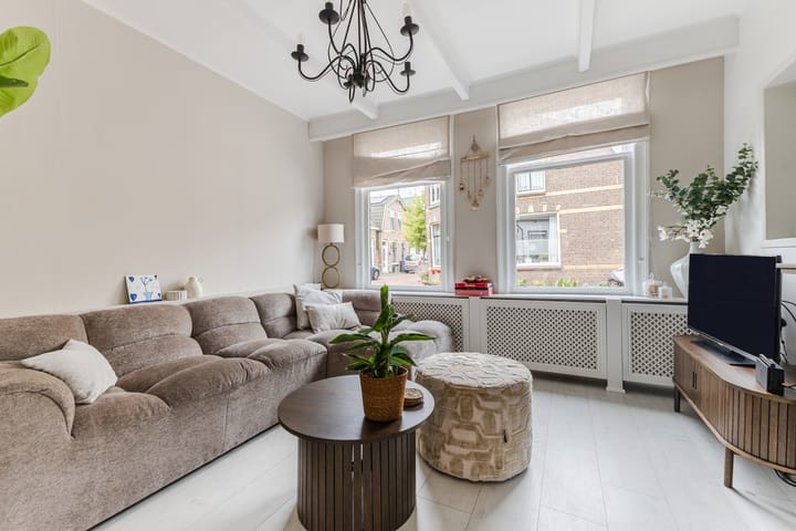 Photo 4 of Warmoesstraat 89