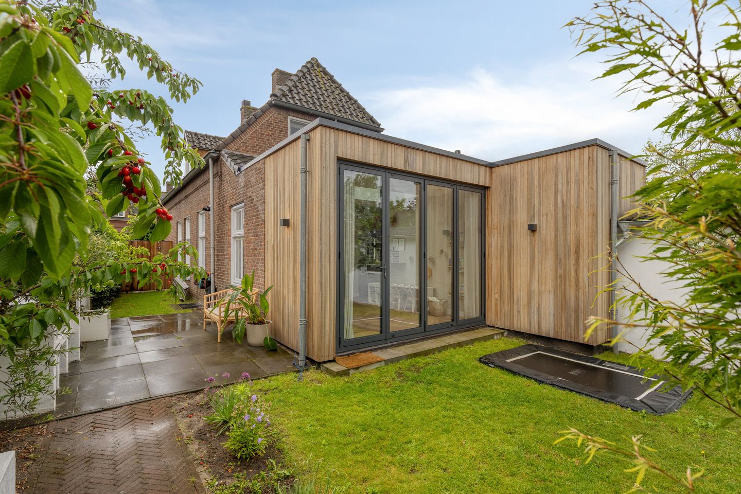 Detached Family Home with Modern Kitchen Extension in Vlijmen — 49
