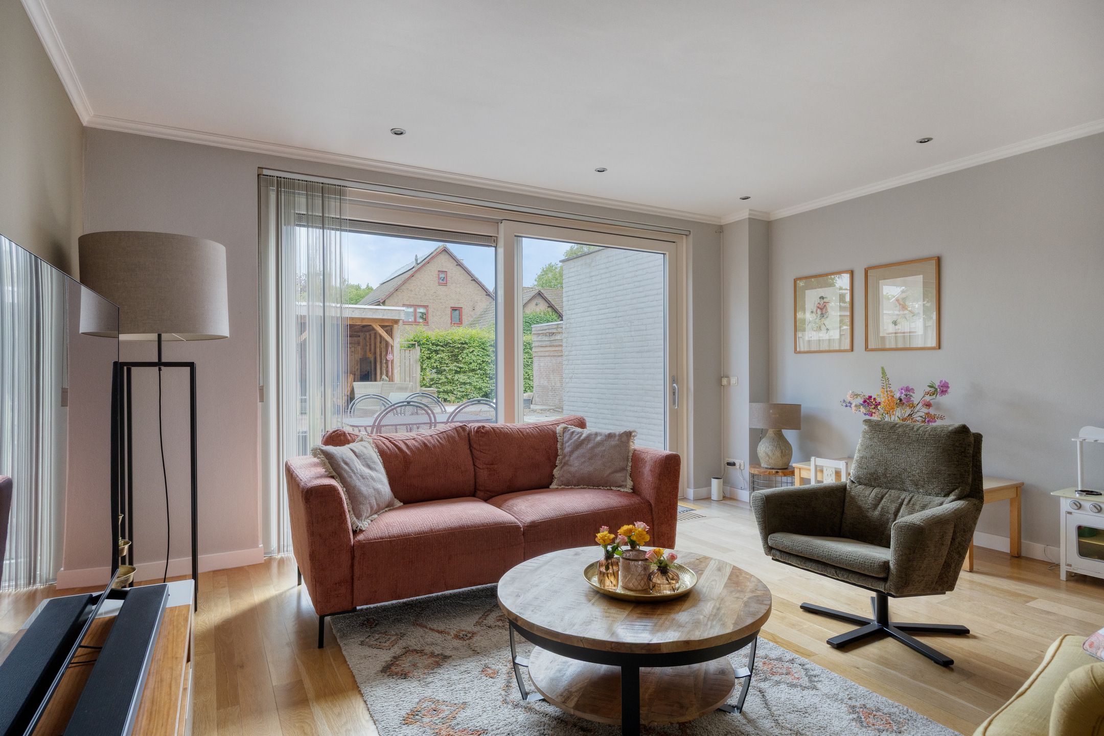 Spacious Energy Label A Terraced Home with Solar Panels and Private Parking — 9