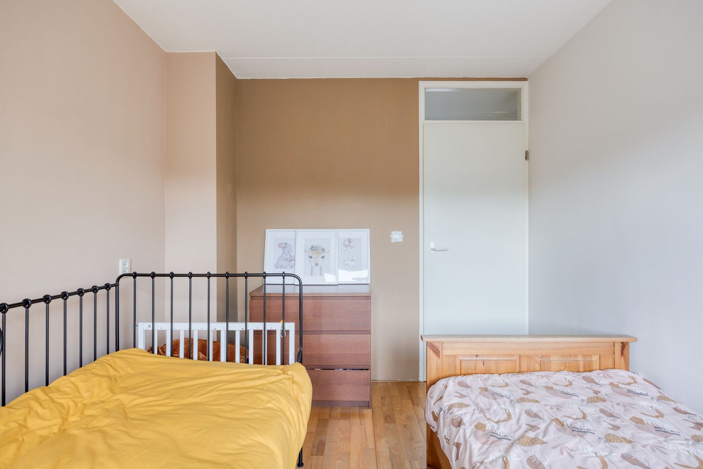 Spacious Energy Label A Terraced Home with Solar Panels and Private Parking — 25