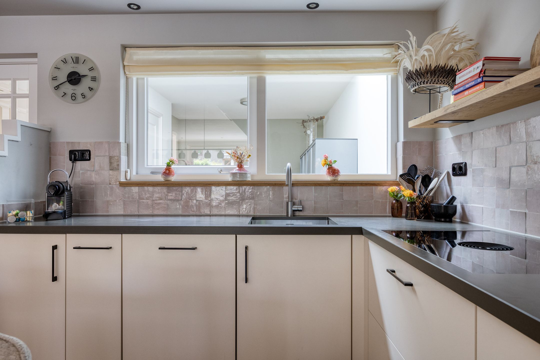 Spacious Energy Label A Terraced Home with Solar Panels and Private Parking — 15