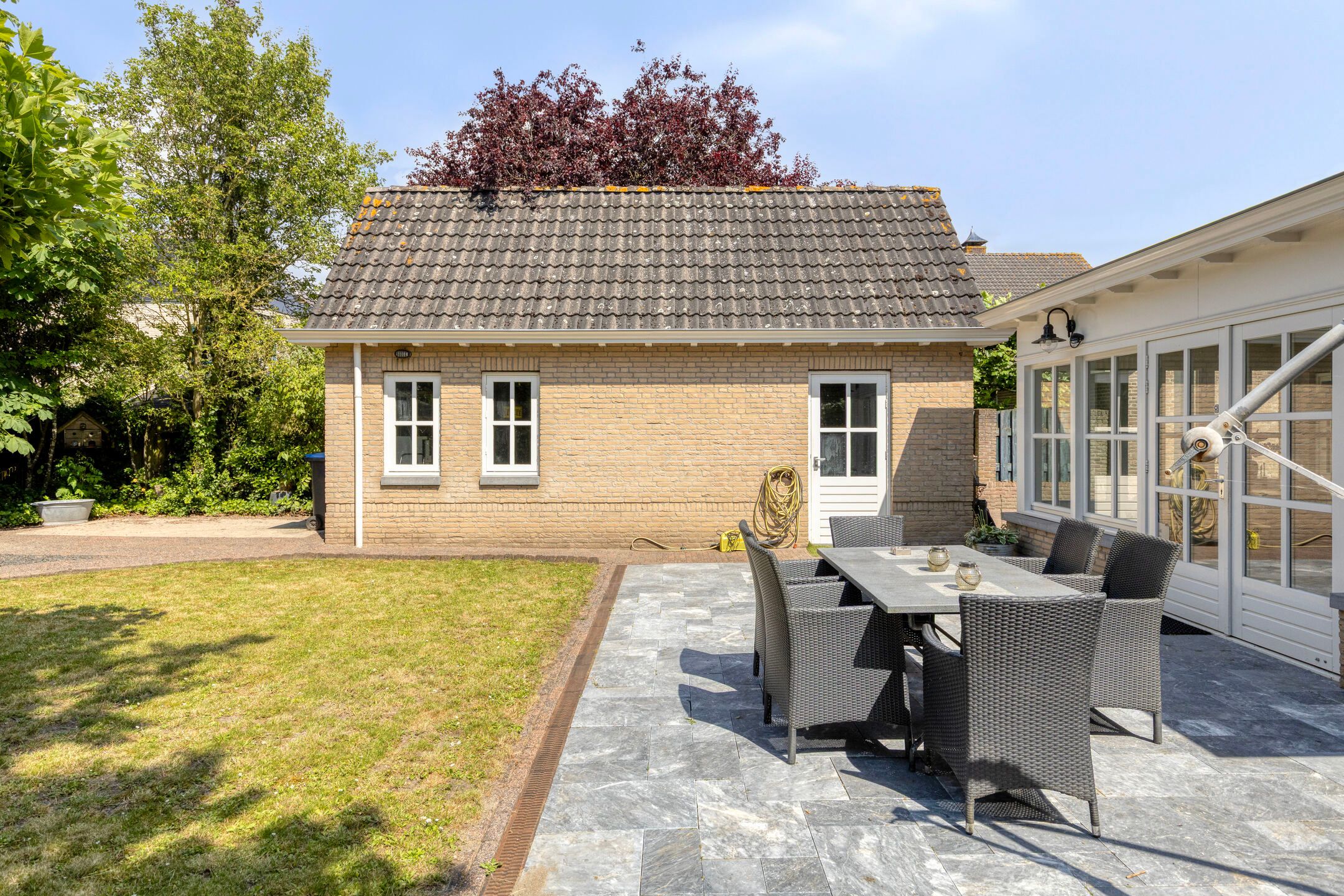 Spacious Detached Family Home with Sunroom and Modern Amenities — 39