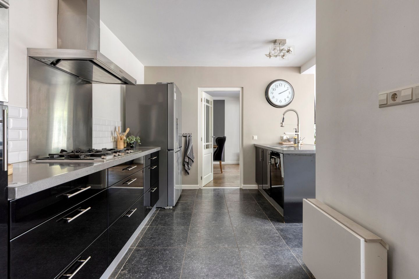 Spacious Detached Family Home with Sunroom and Modern Amenities — 19