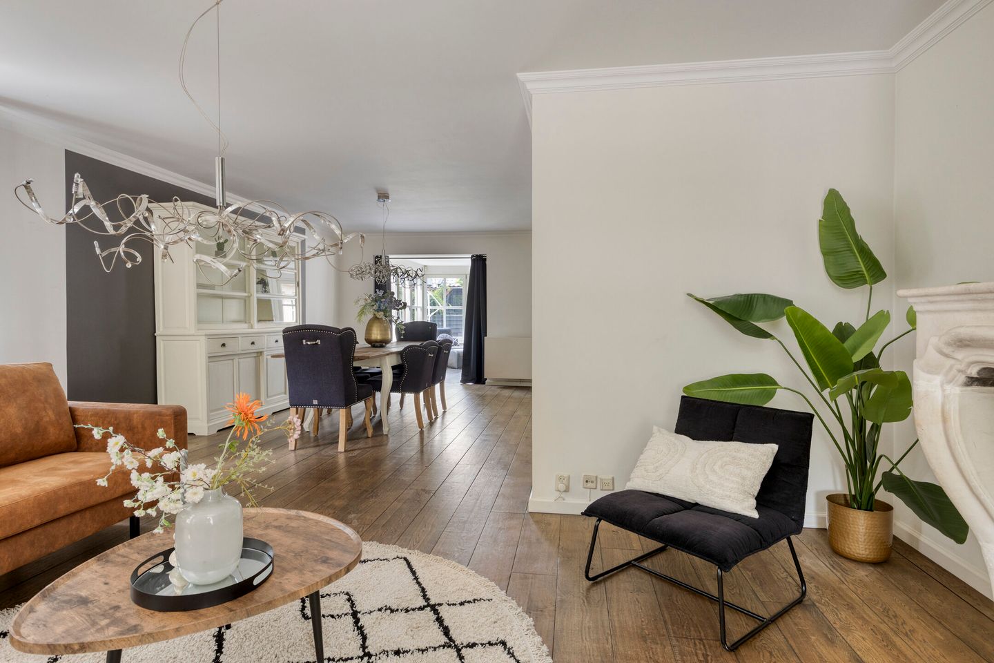 Spacious Detached Family Home with Sunroom and Modern Amenities — 10