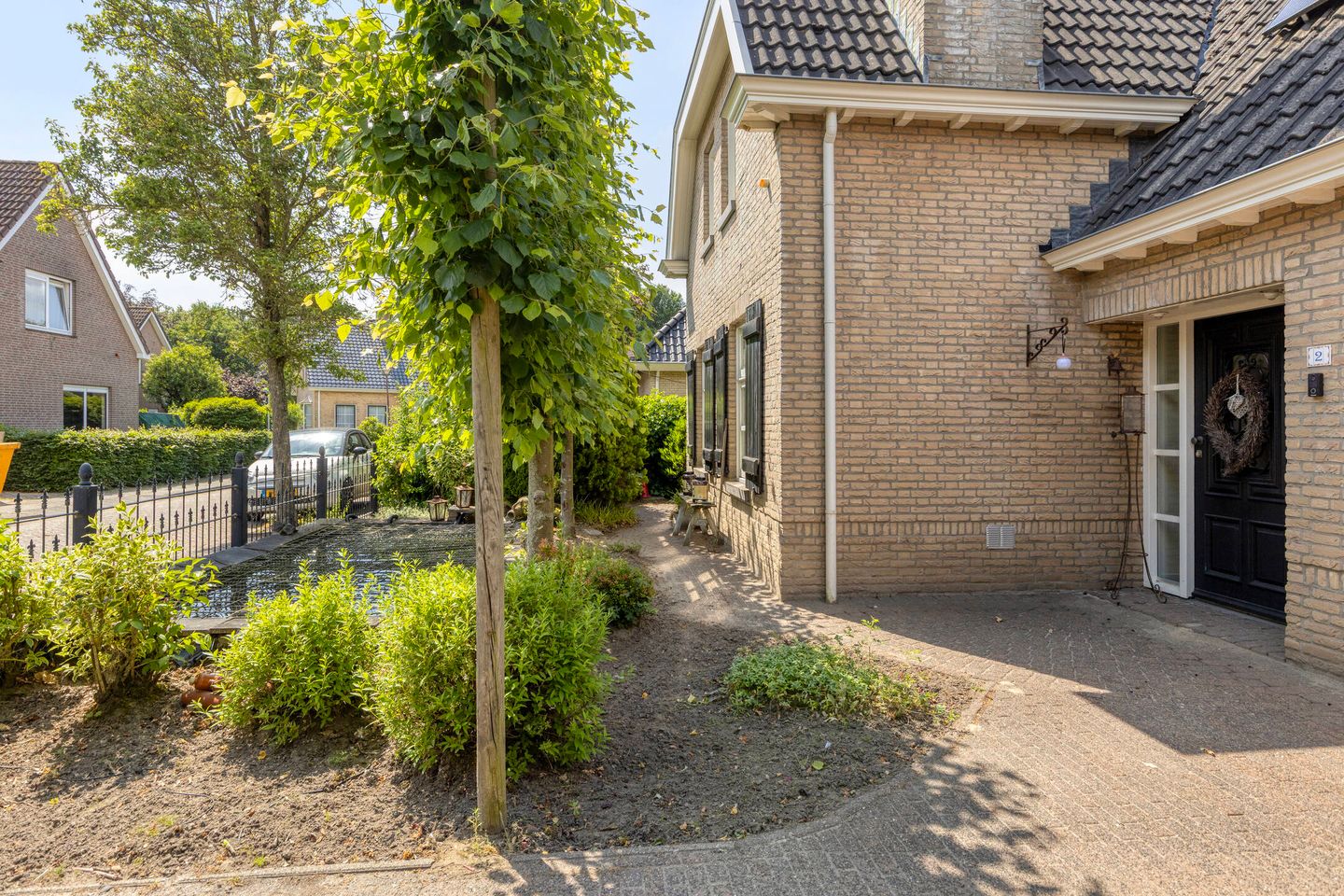 Spacious Detached Family Home with Sunroom and Modern Amenities — 49