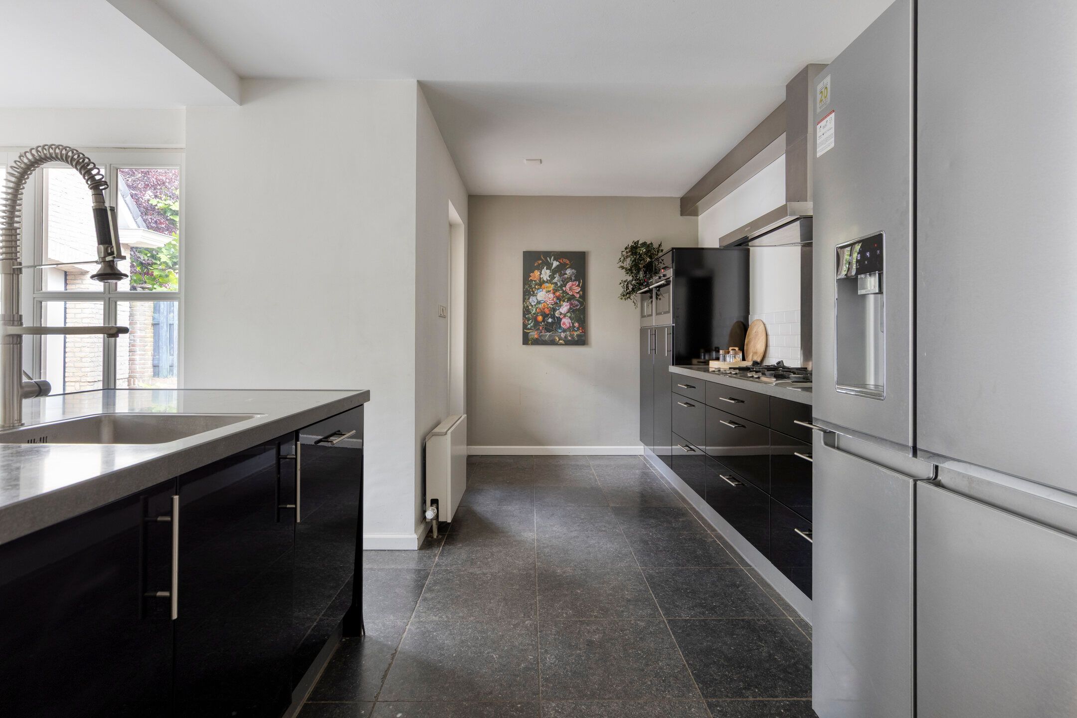 Spacious Detached Family Home with Sunroom and Modern Amenities — 18