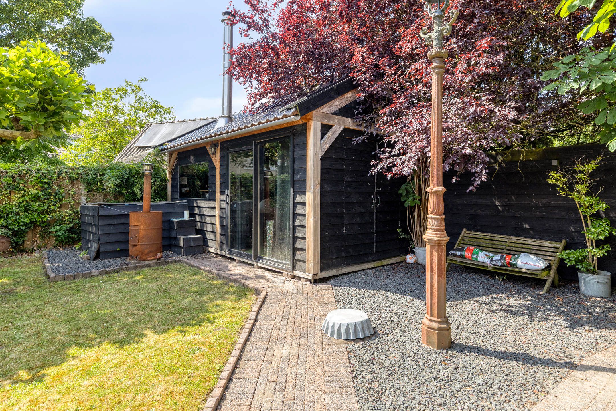 Spacious Detached Family Home with Sunroom and Modern Amenities — 42