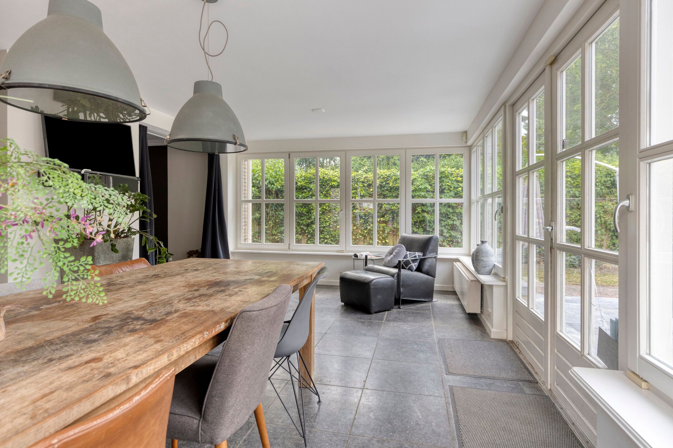 Spacious Detached Family Home with Sunroom and Modern Amenities — 15