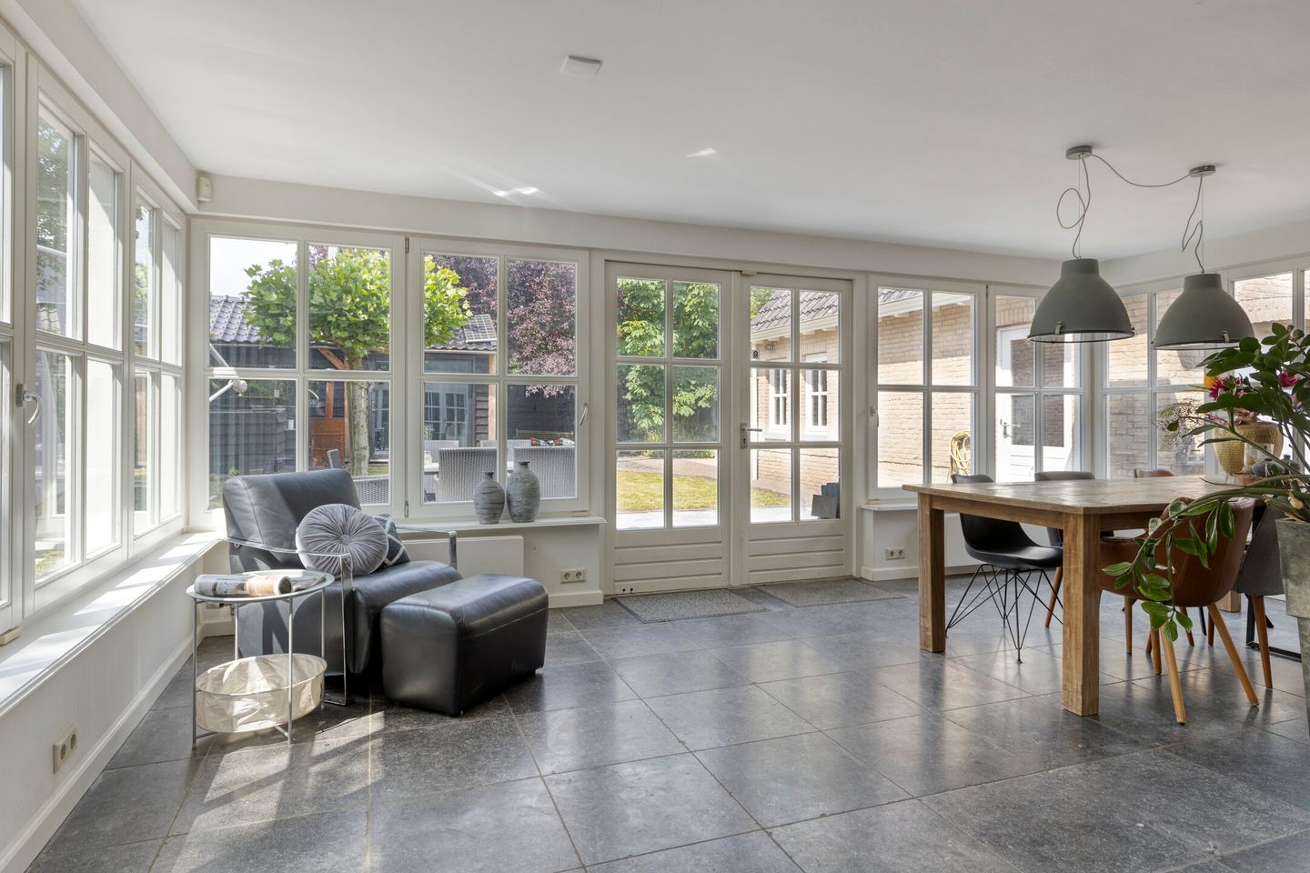 Spacious Detached Family Home with Sunroom and Modern Amenities — 14