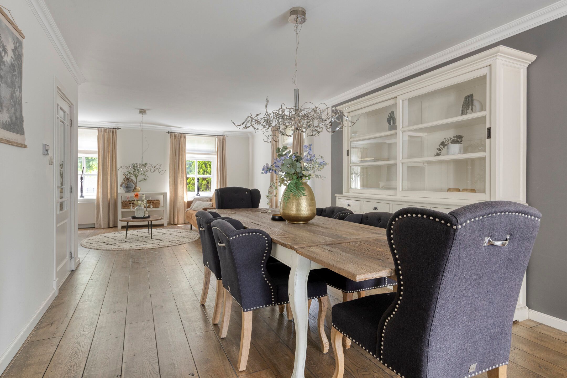 Spacious Detached Family Home with Sunroom and Modern Amenities — 12