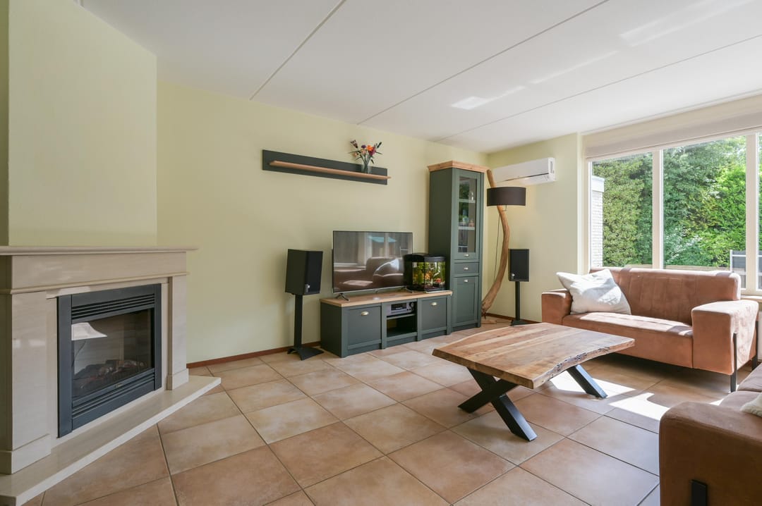 Spacious Detached Family Home with Six Bedrooms and Modern Comforts in Zeewolde South — 16