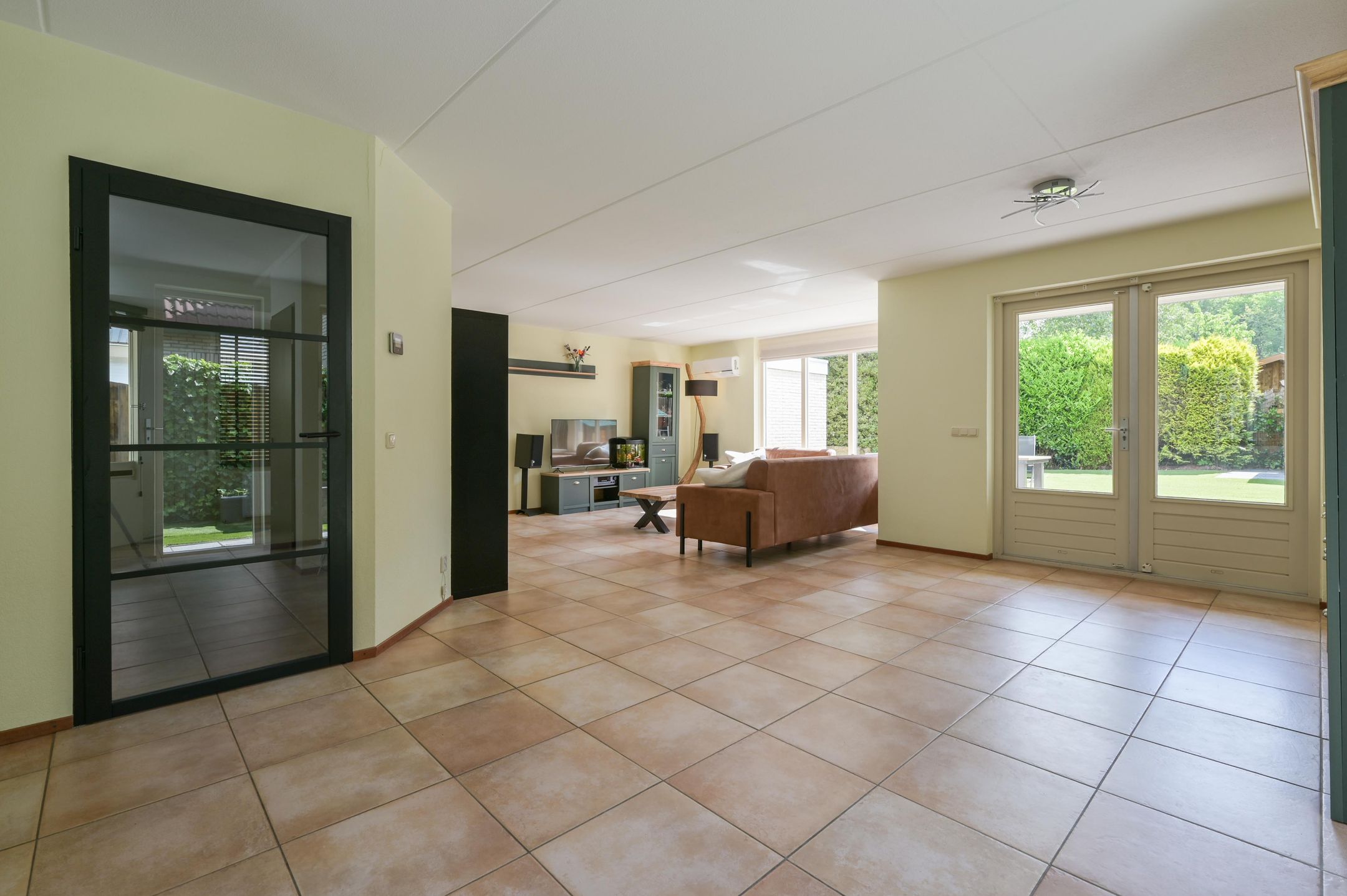 Spacious Detached Family Home with Six Bedrooms and Modern Comforts in Zeewolde South — 15