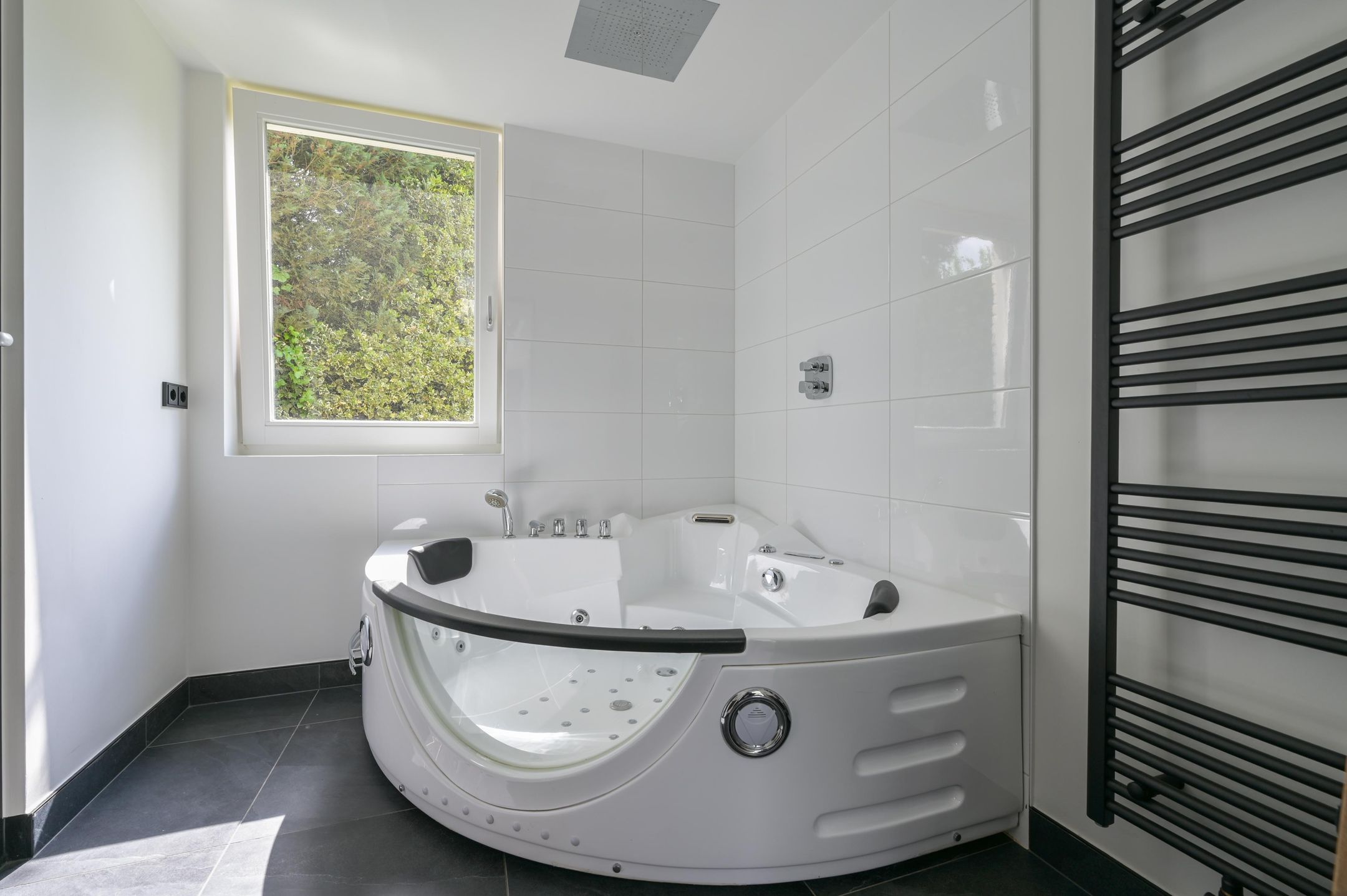 Spacious Detached Family Home with Six Bedrooms and Modern Comforts in Zeewolde South — 27