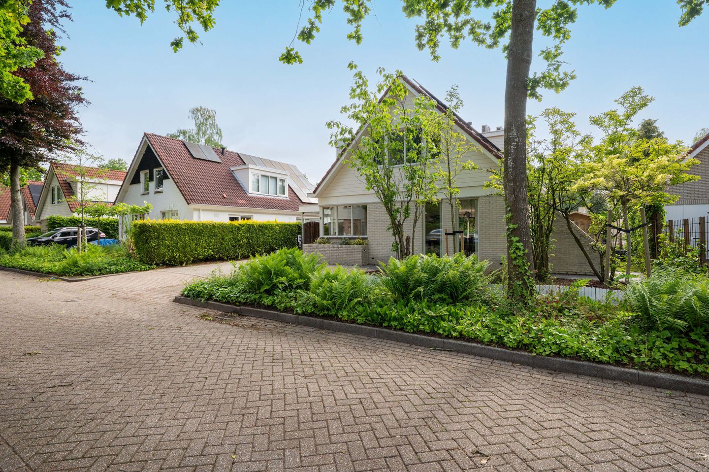 Spacious Detached Family Home with Six Bedrooms and Modern Comforts in Zeewolde South — 59