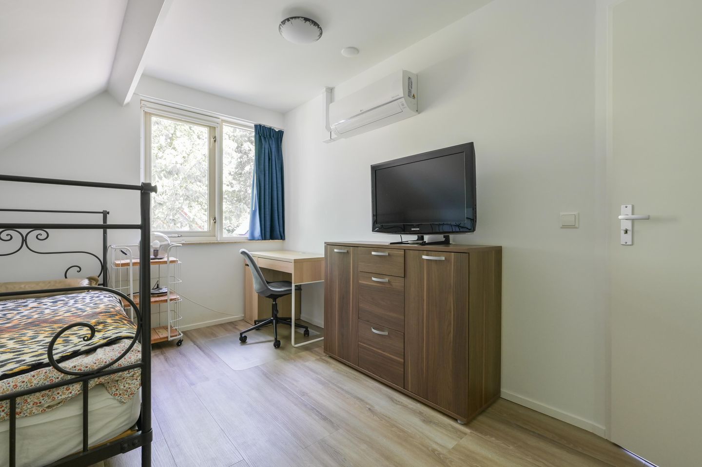Spacious Detached Family Home with Six Bedrooms and Modern Comforts in Zeewolde South — 40