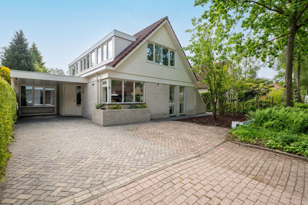 Spacious Detached Family Home with Six Bedrooms and Modern Comforts in Zeewolde South — 58
