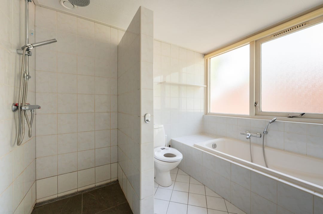 Spacious Detached Family Home with Six Bedrooms and Modern Comforts in Zeewolde South — 43
