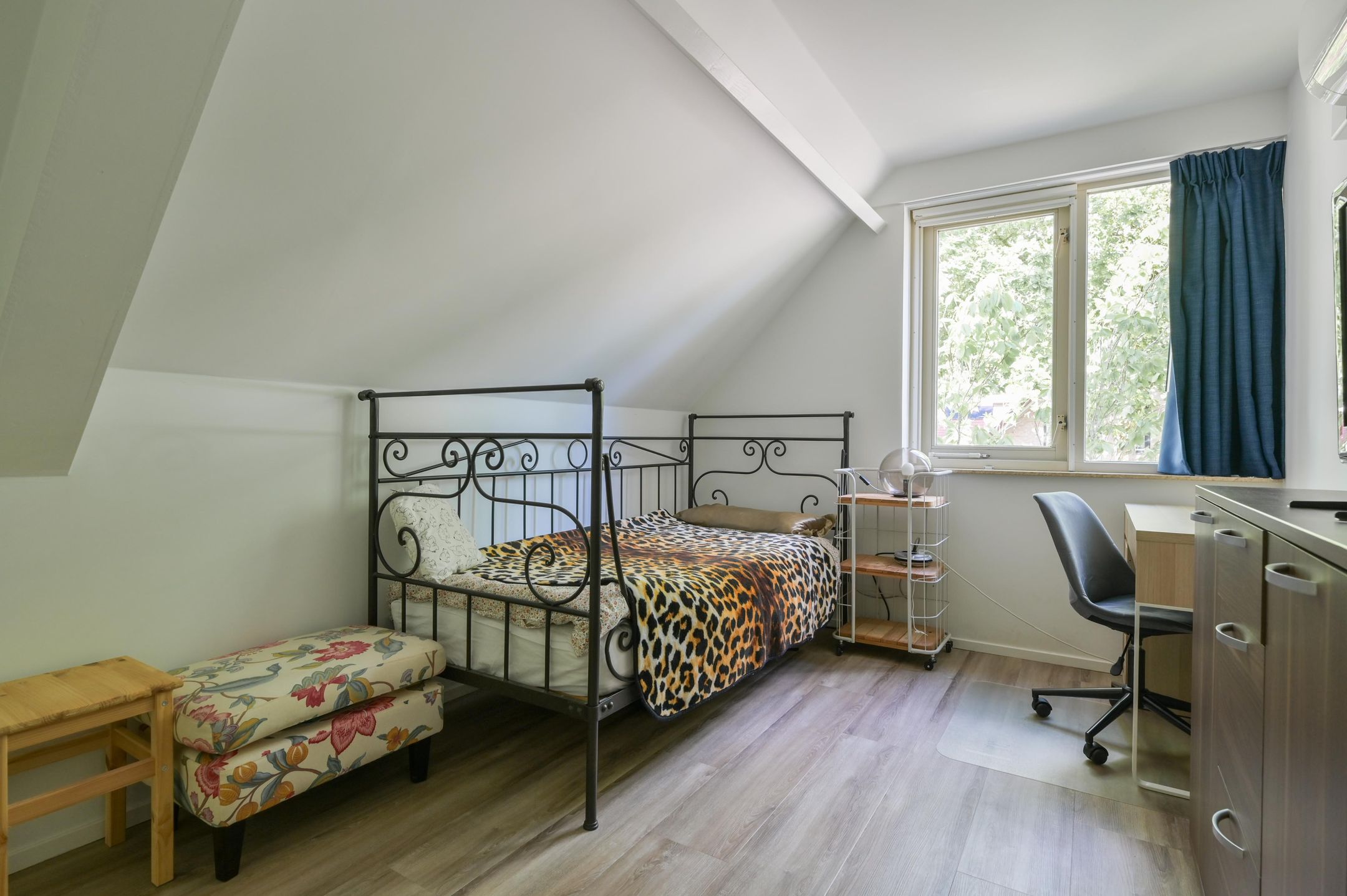 Spacious Detached Family Home with Six Bedrooms and Modern Comforts in Zeewolde South — 39