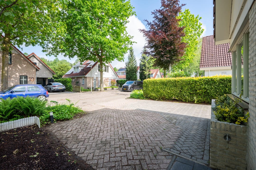 Spacious Detached Family Home with Six Bedrooms and Modern Comforts in Zeewolde South — 56