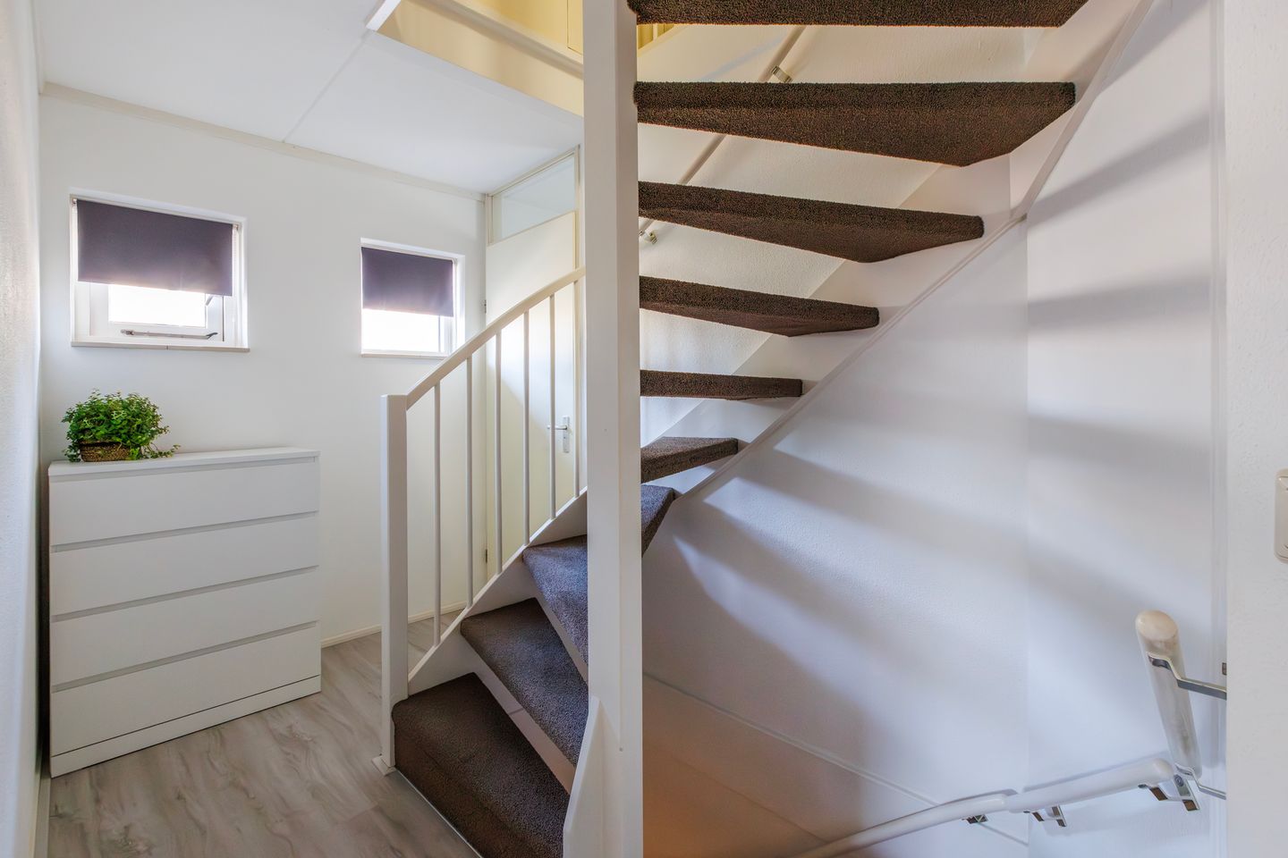 Spacious Semi-Detached Home with Solar Panels and Home Office in Quiet Family Neighborhood — 34
