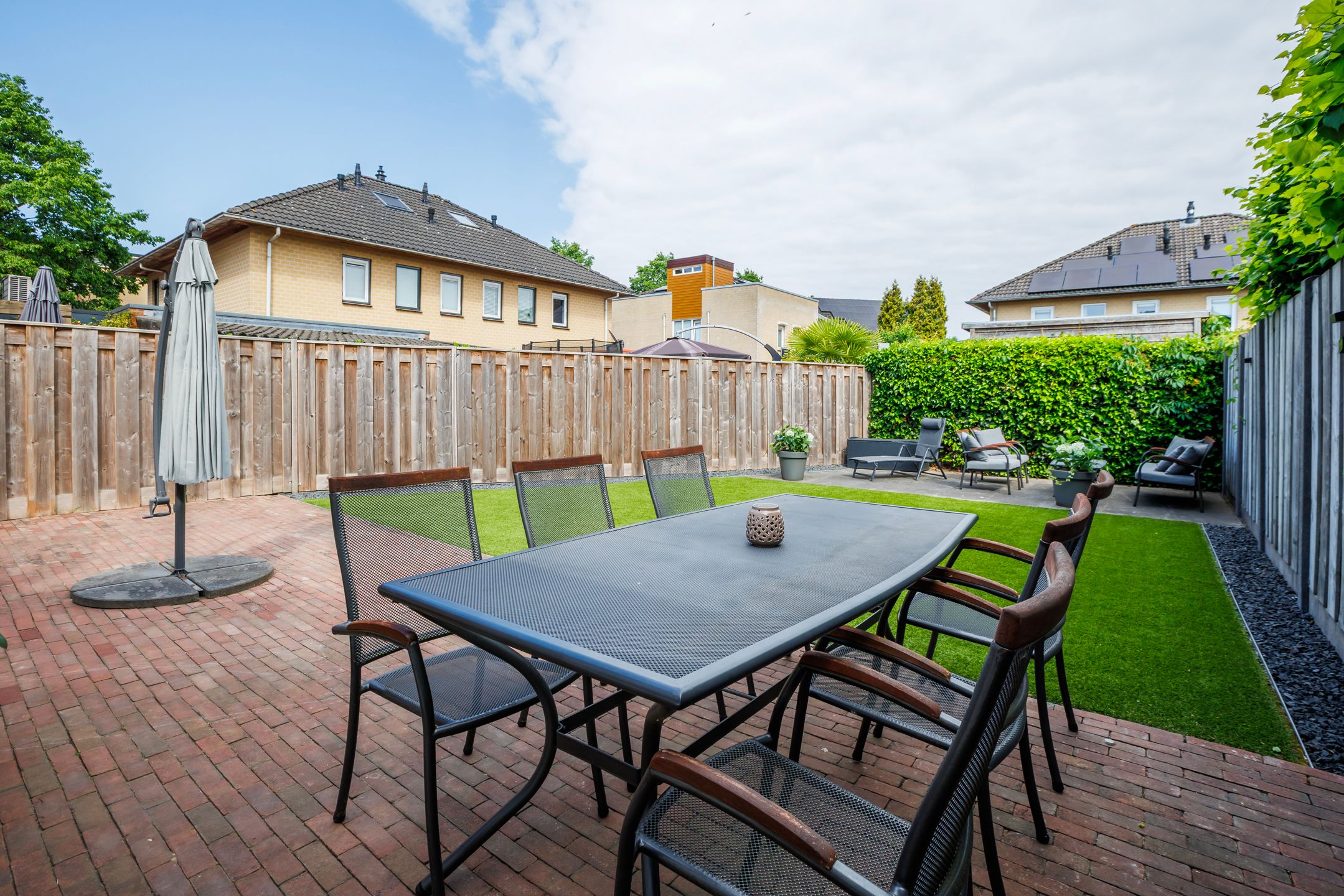Spacious Semi-Detached Home with Solar Panels and Home Office in Quiet Family Neighborhood — 15