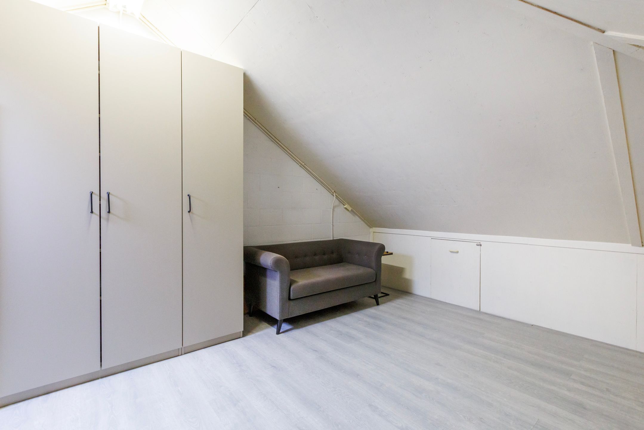 Spacious Semi-Detached Home with Solar Panels and Home Office in Quiet Family Neighborhood — 36