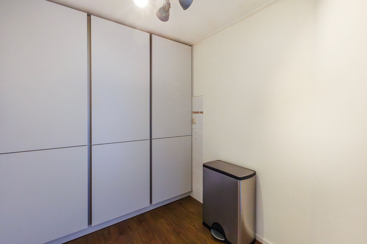 Spacious Semi-Detached Home with Solar Panels and Home Office in Quiet Family Neighborhood — 14
