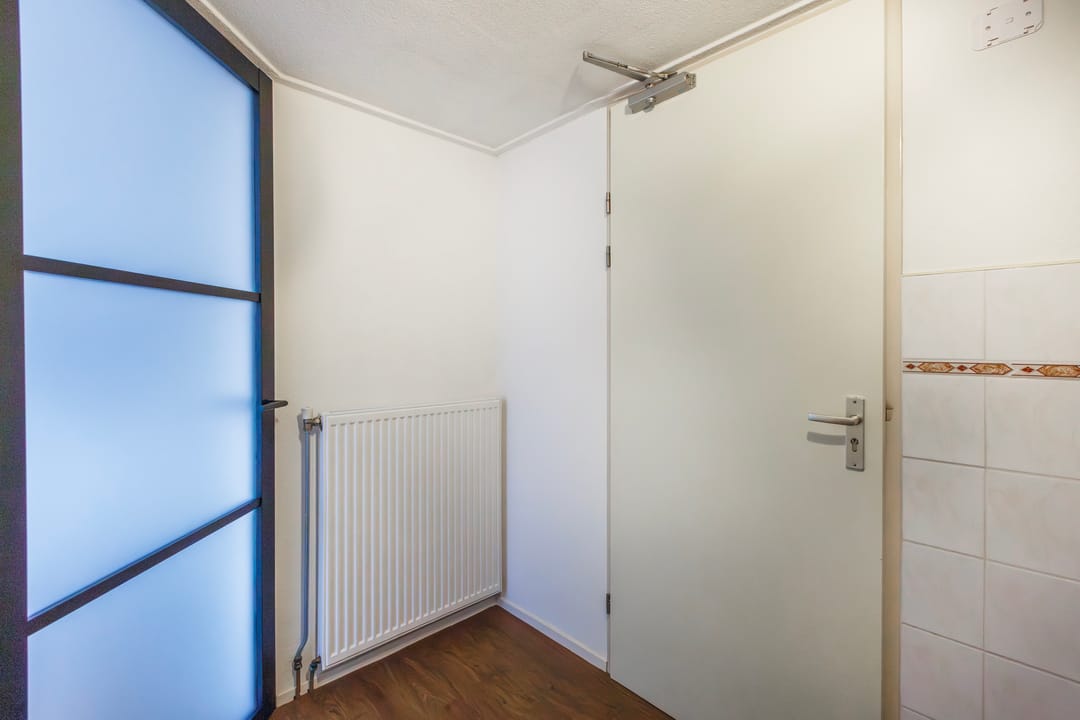 Spacious Semi-Detached Home with Solar Panels and Home Office in Quiet Family Neighborhood — 13