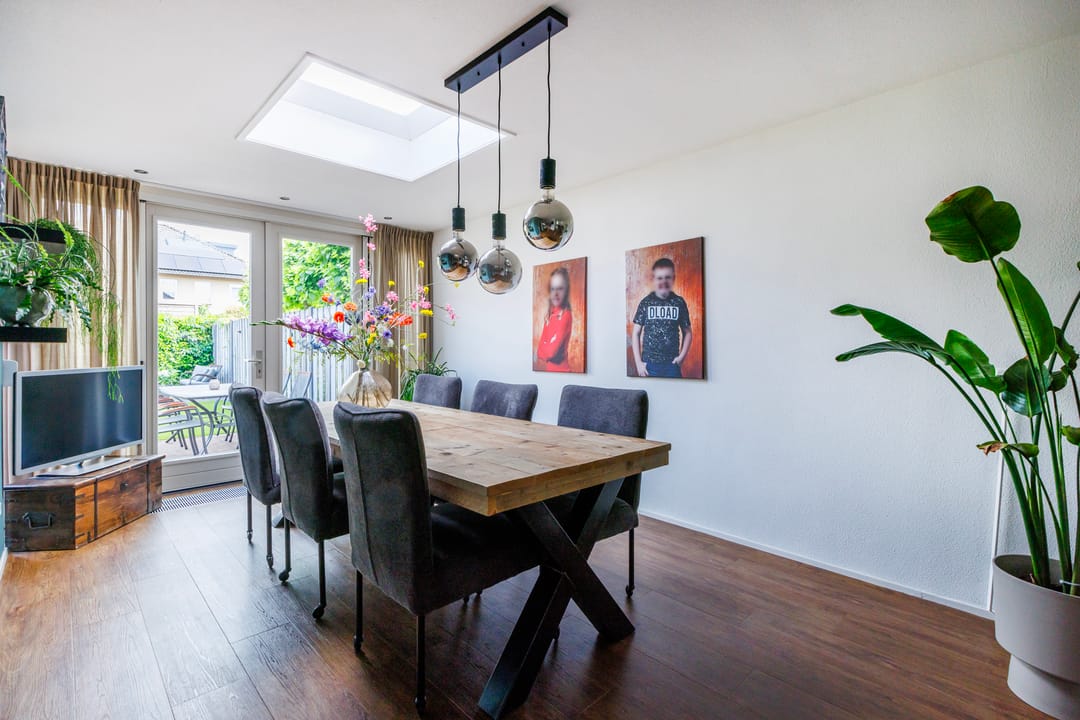 Spacious Semi-Detached Home with Solar Panels and Home Office in Quiet Family Neighborhood — 8