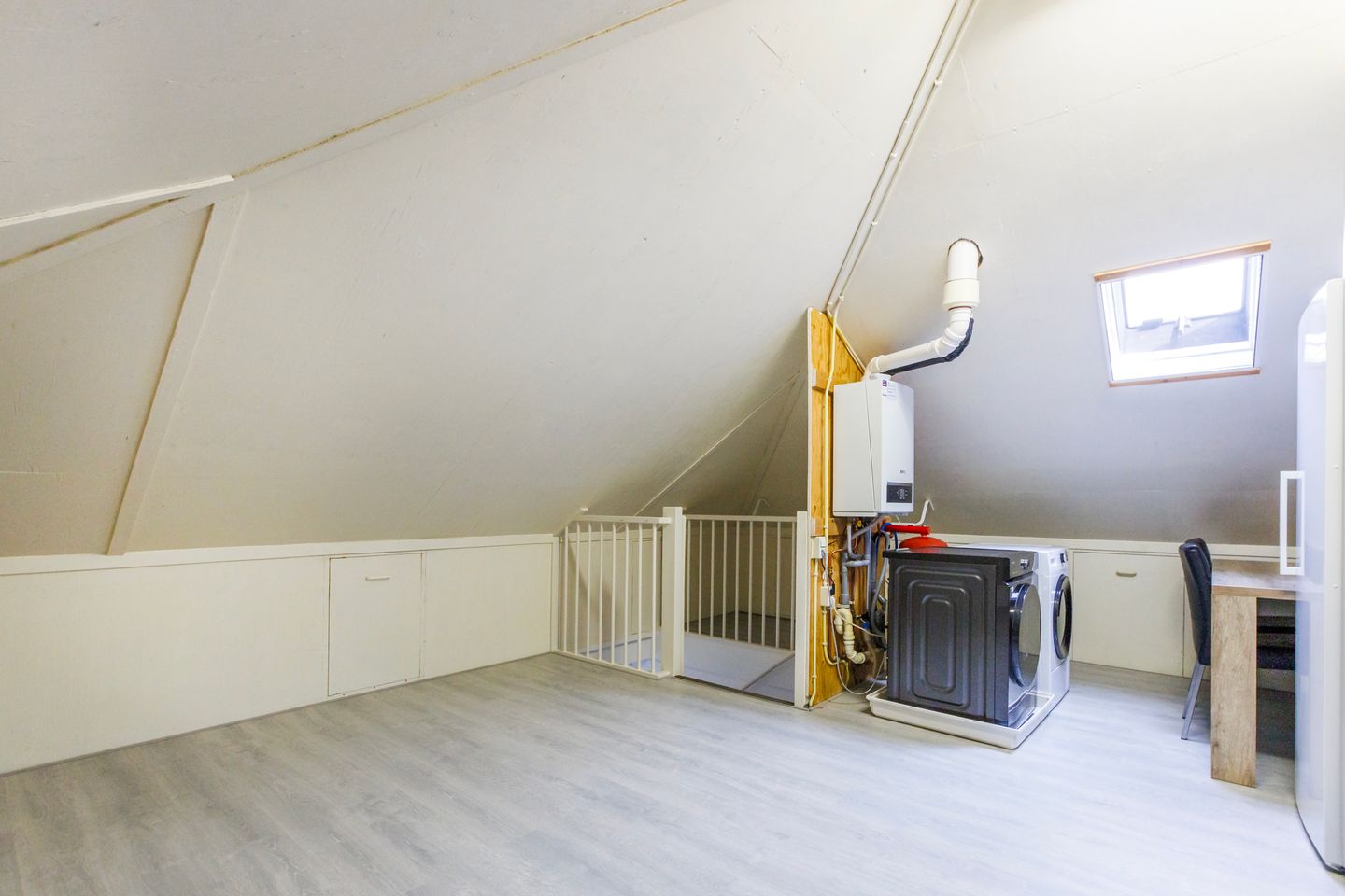 Spacious Semi-Detached Home with Solar Panels and Home Office in Quiet Family Neighborhood — 35