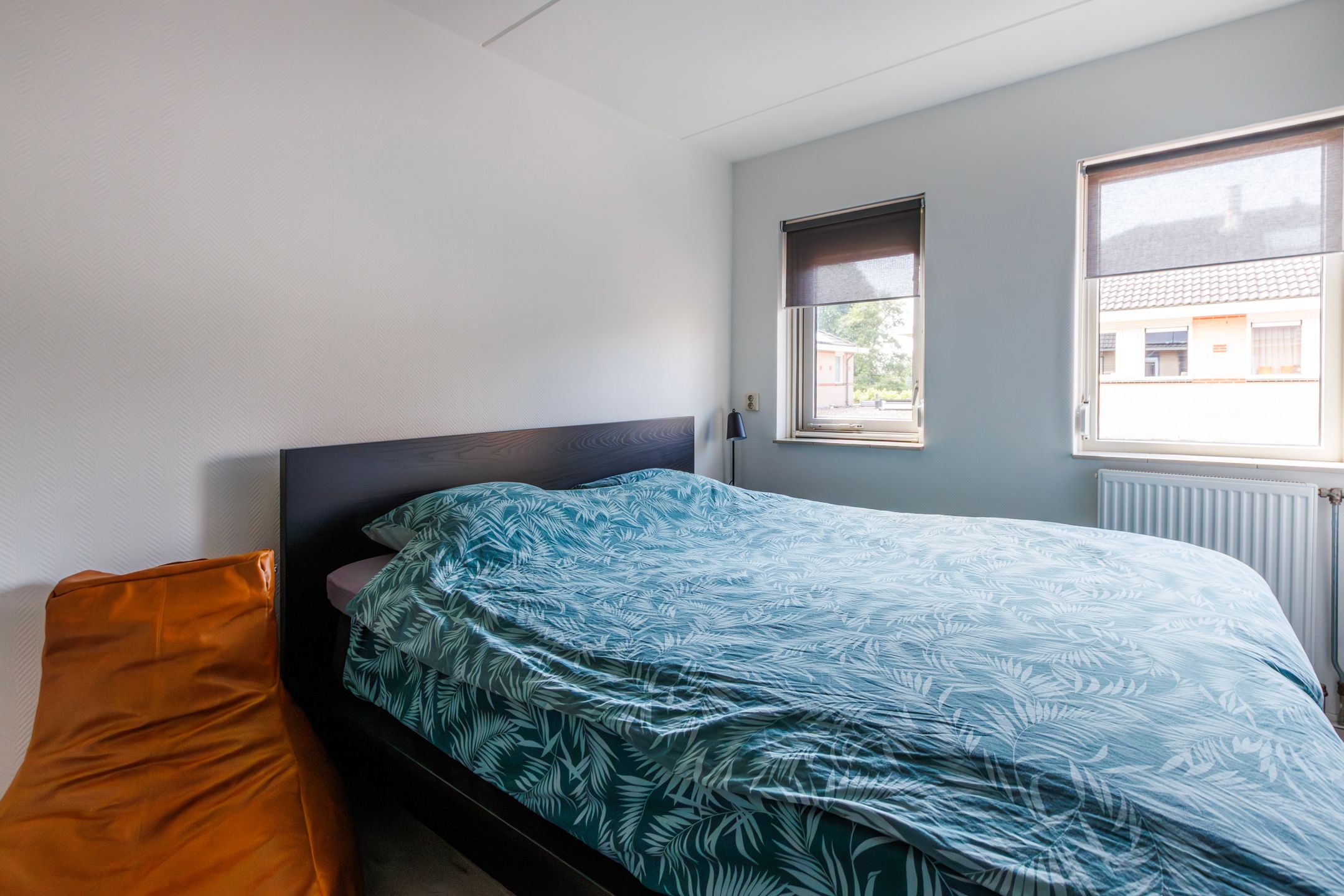 Spacious Semi-Detached Home with Solar Panels and Home Office in Quiet Family Neighborhood — 27