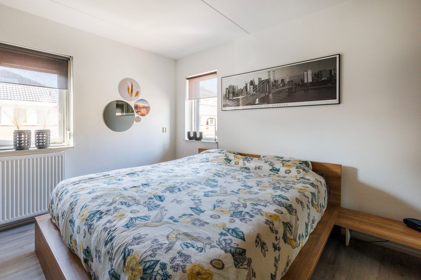 Spacious Semi-Detached Home with Solar Panels and Home Office in Quiet Family Neighborhood — 25