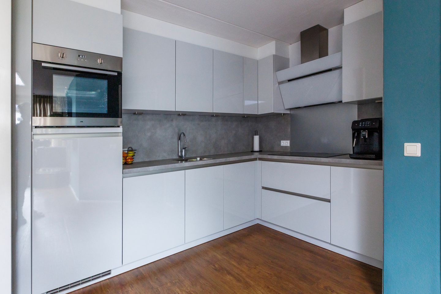 Spacious Semi-Detached Home with Solar Panels and Home Office in Quiet Family Neighborhood — 10