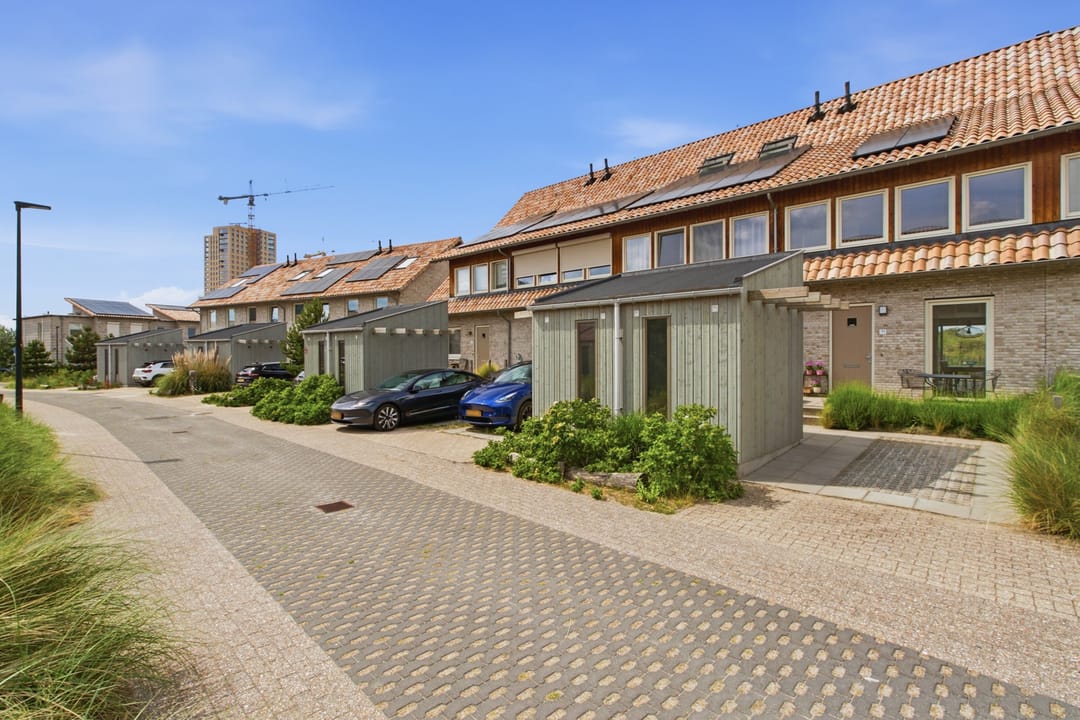 Spacious Family Home in Unique Almere Dune Landscape with Two Terraces — 43