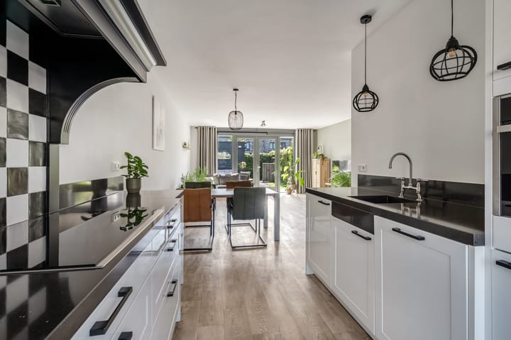 Tussenwoning te koop: Cornelis Verduijnstraat 25, Ede