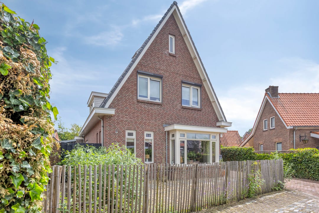Spacious Detached Family Home with Character and Modern Comfort in Heerde — 58