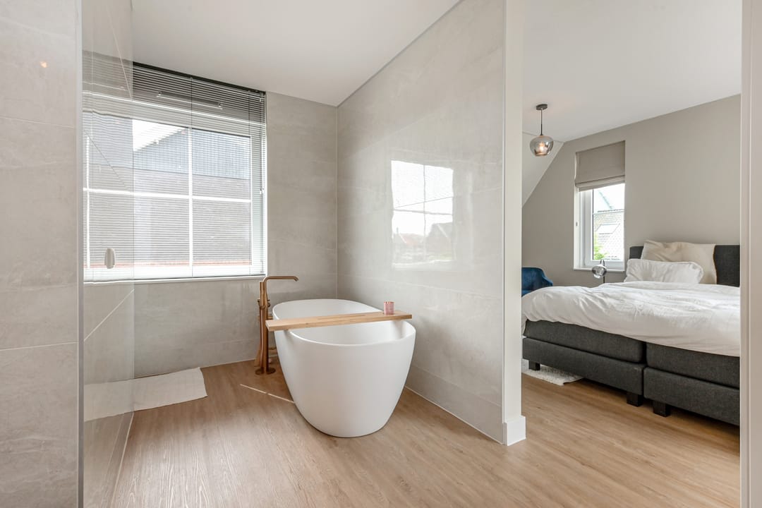 Spacious Semi-Detached Family Home with Exceptional Garden and Two Bathrooms in Ackerswoude — 32