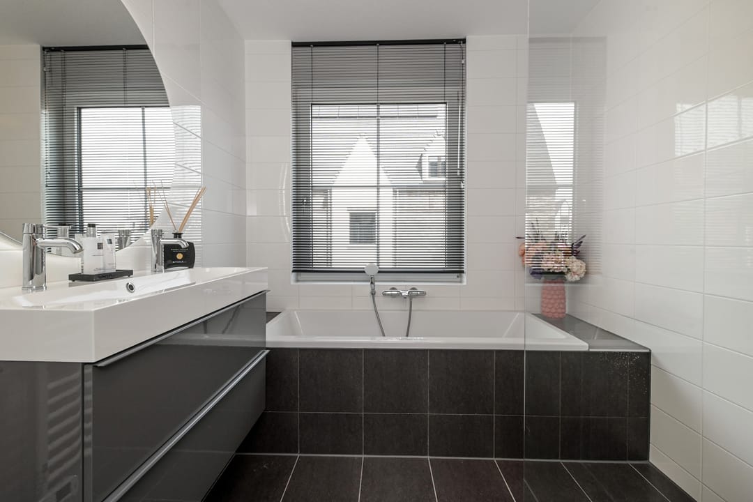 Spacious Semi-Detached Family Home with Exceptional Garden and Two Bathrooms in Ackerswoude — 41