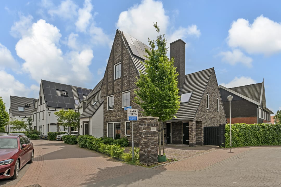 Spacious Semi-Detached Family Home with Exceptional Garden and Two Bathrooms in Ackerswoude — 56