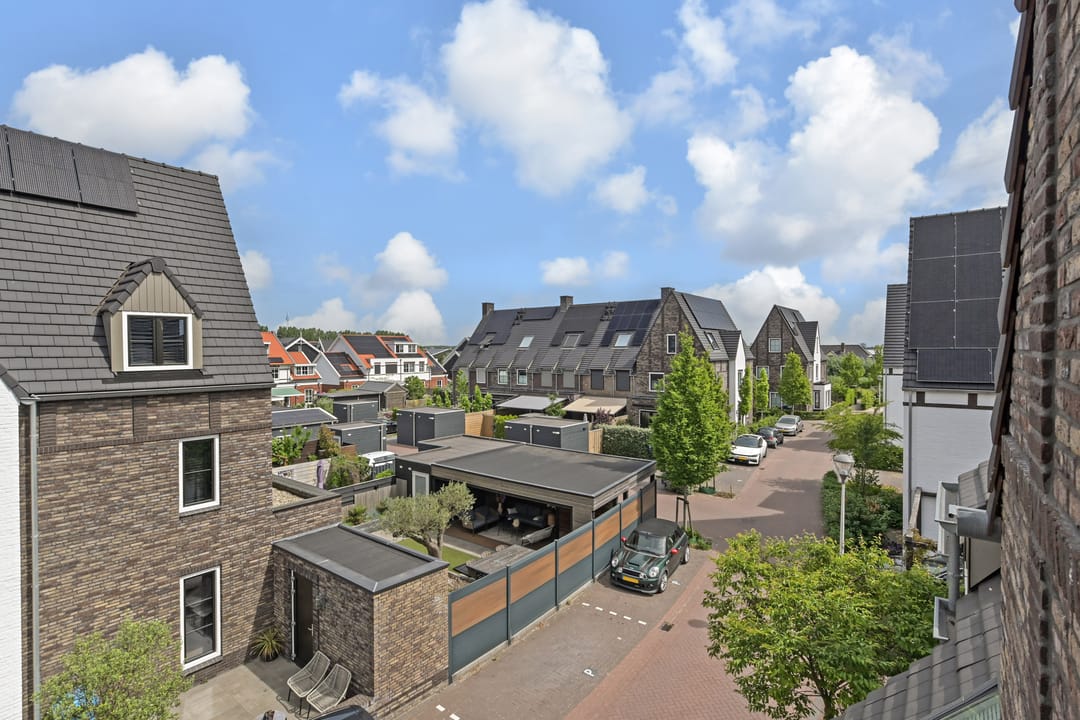 Spacious Semi-Detached Family Home with Exceptional Garden and Two Bathrooms in Ackerswoude — 52