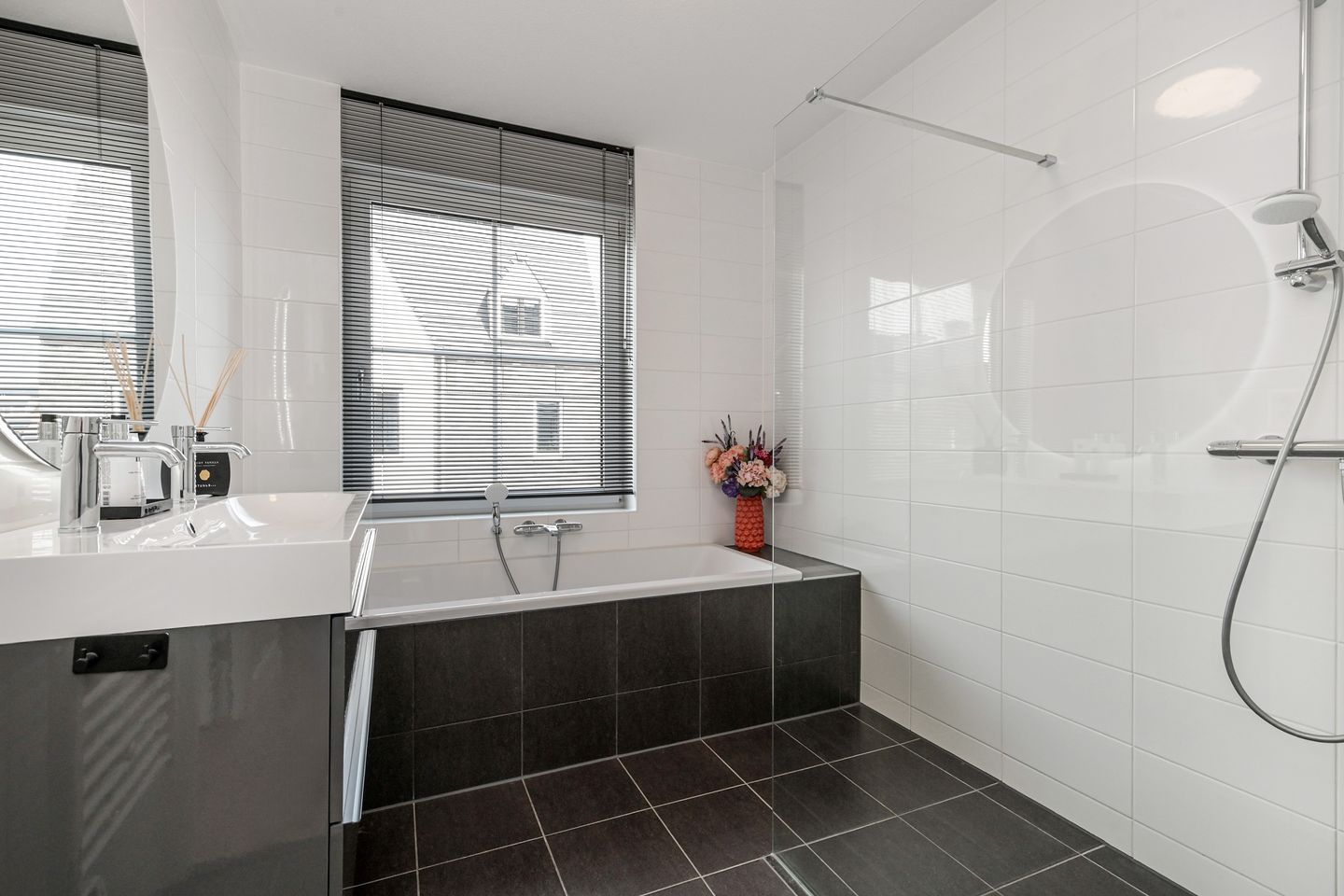 Spacious Semi-Detached Family Home with Exceptional Garden and Two Bathrooms in Ackerswoude — 40