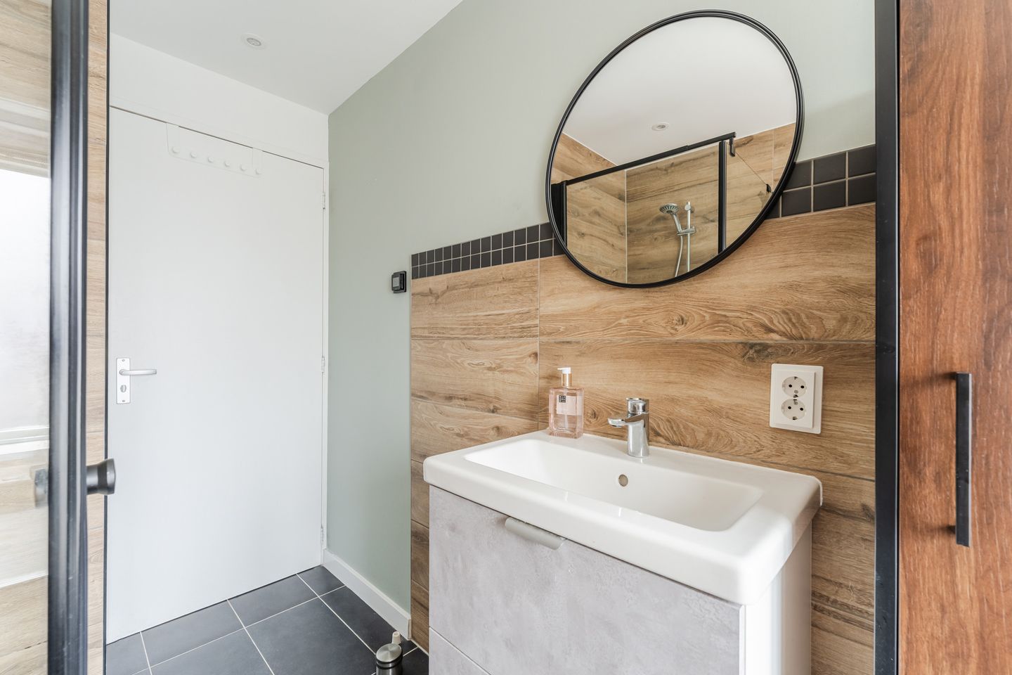 Move-In Ready 1930s Townhouse in Utrecht Noordwest — 29