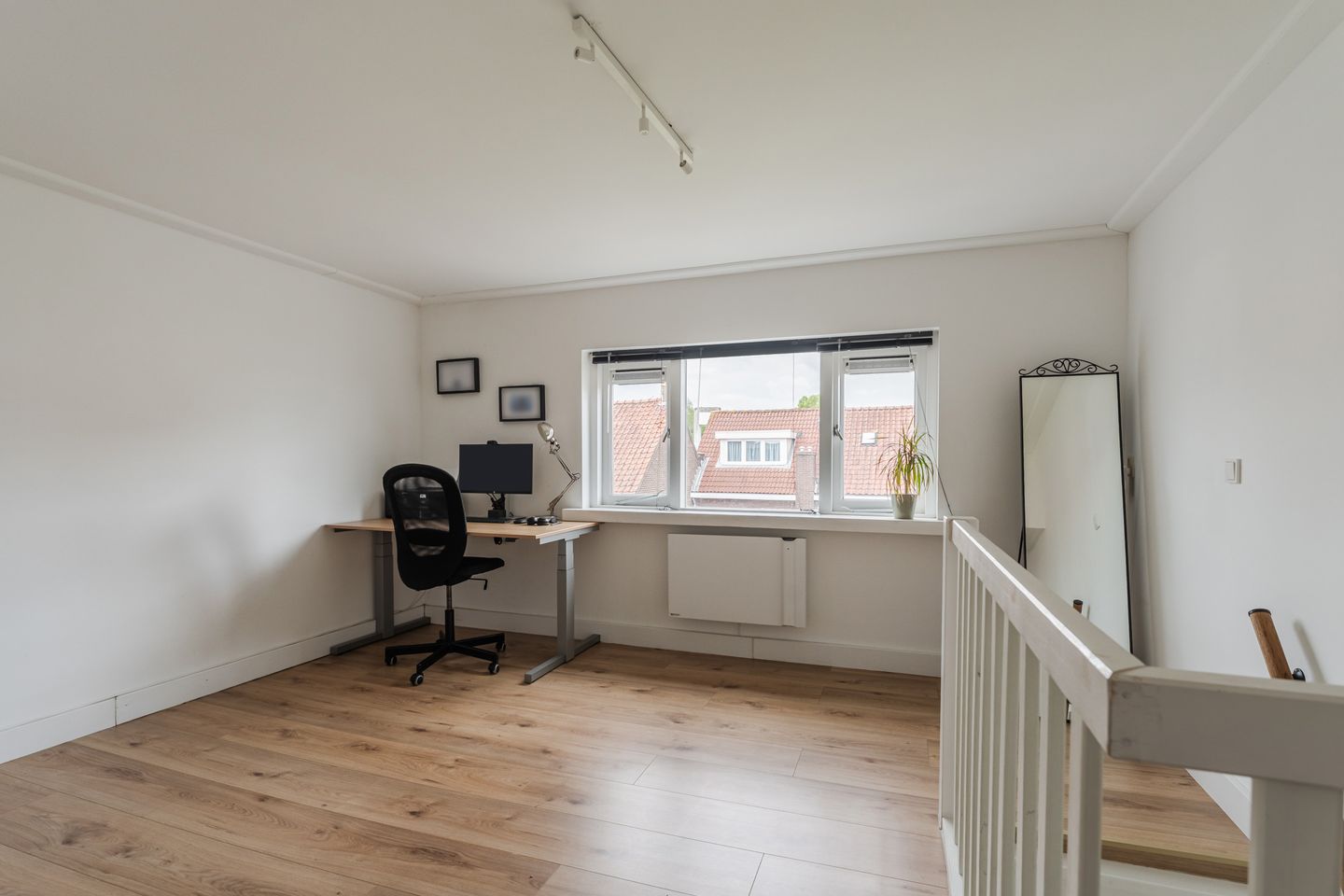Move-In Ready 1930s Townhouse in Utrecht Noordwest — 35
