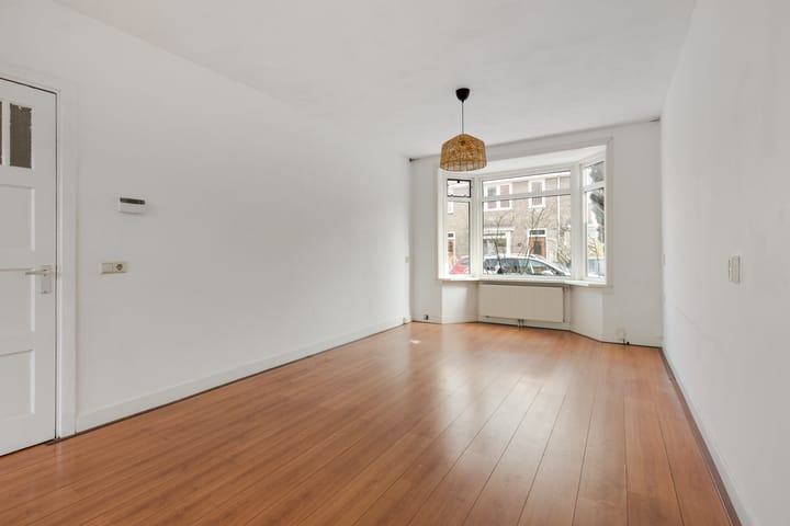 Photo 4 of Professor Van der Waalsstraat 54