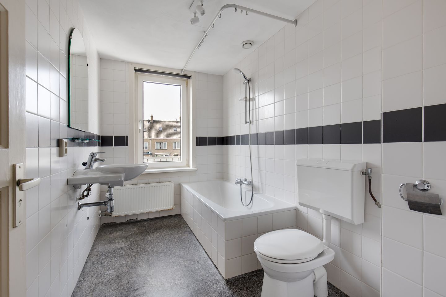 Charming 1930s Family Home with Expansion Potential in Popular Haarlemmerhoutkwartier — 25